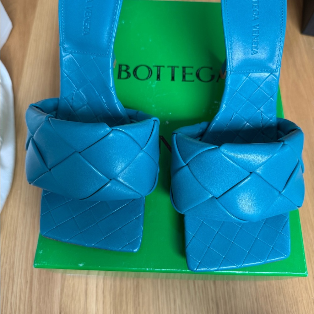 NWT Bottega Veneta Lido Blue Woven Sandals